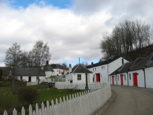 Edradour Distillery (Source: commons.wikipedia.org)